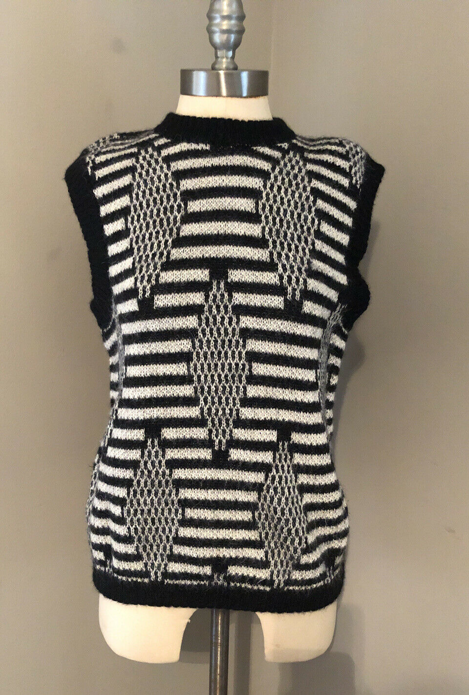 Vintage Sleeveless Sweater Vest 100% Alpaca Rolando Knitwear Peru Black White S